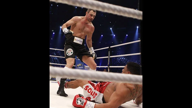 Klitschko knocks out Solis, retains crown