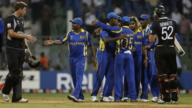 Injured Muralitharan sets up Sri Lanka victory