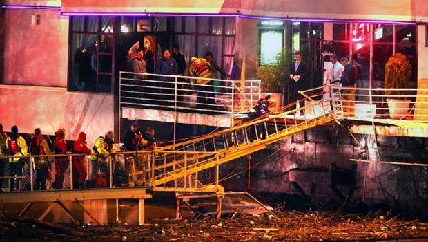 83 rescued from US eatery that floated downstream