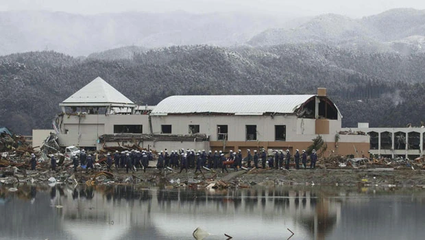 Japan scrambles to avert nuclear disaster