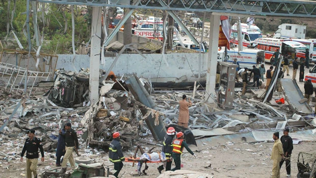 Taleban car bomb kills 25 in Faisalabad