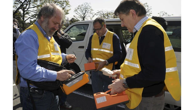 Japan N-rescue advances, but radiation seeps