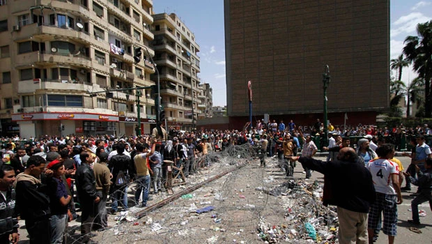 Egypt protesters defy call to leave Cairo square
