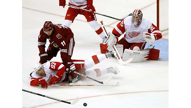 Boucher excels as Flyers grab series lead