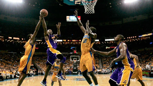 Bryant shines as Lakers beat Hornets