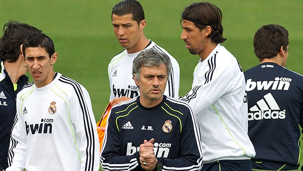 Mourinho faces tactical dilemma for Cup final
