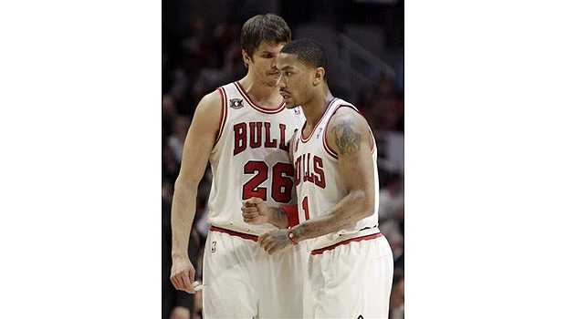 Spurs lose; Bulls gain home edge through playoffs