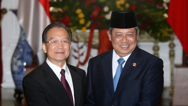 China premier strives to build links, trust with Indonesia