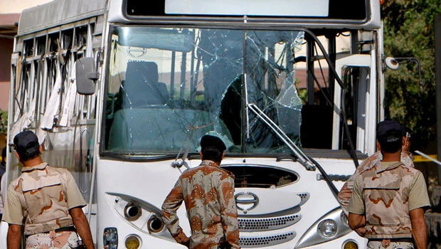 Bus bombings kill 4 in Pakistan’s biggest city
