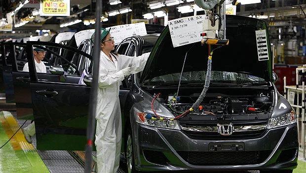 Honda quarterly profit drops 38%