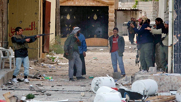 Libyan govt arming civilians
