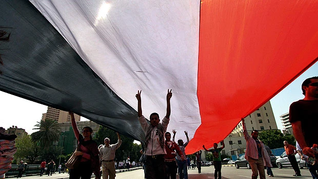 Crowd demands Mubarak's trial