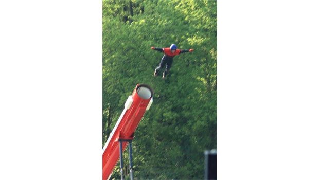 Human cannonball dies in UK stunt accident