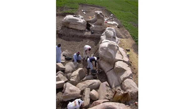 Huge statue of pharaoh found