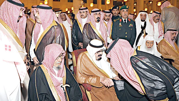 King Abdullah attends Princess Seeta's funeral prayer