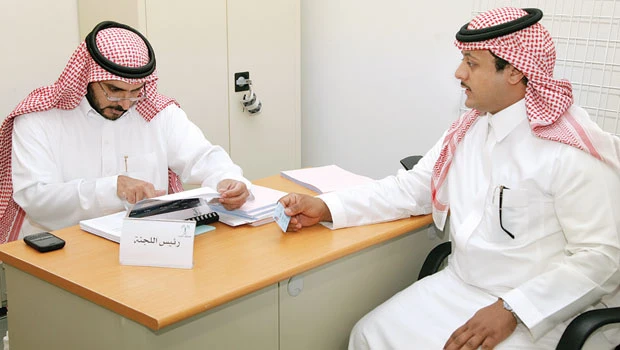 Turnout low as voter registration begins