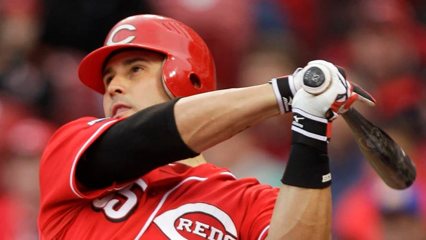 Hernandez hits slam as Reds crush Pirates