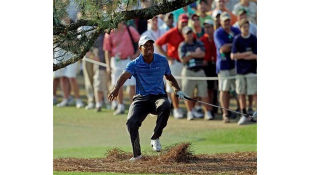 Woods has minor knee injury, will miss a few weeks
