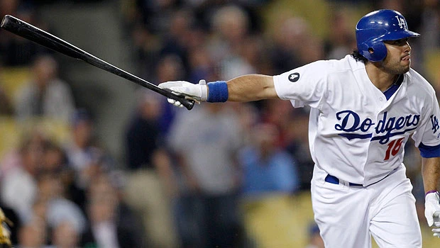 Dodgers ignore turmoil, beat Braves 6-1