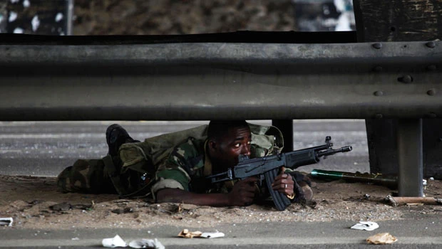 Final battle rages in Ivory Coast, forces prepare