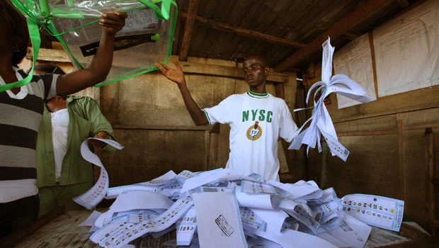 Nigerians vote despite violence