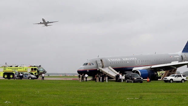 Flight ends in minutes, returns to Louisiana airport