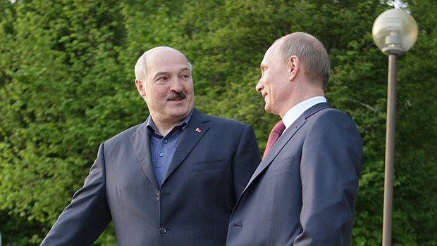 Belarus’ president threatens to ban foreign media