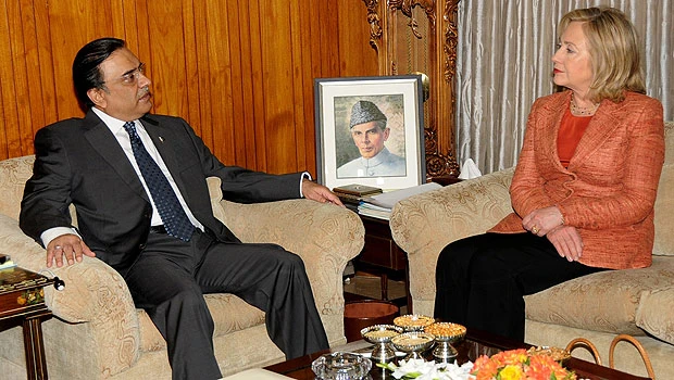 Clinton presses Pakistan to do more on terror