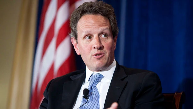 Geithner urges China to move faster on currency