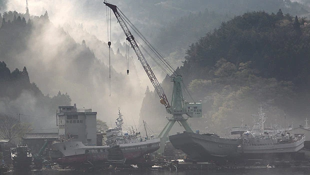 Disasters send Japanese economy into recession
