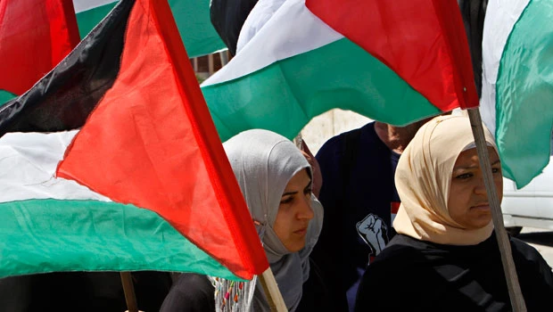 Give unity deal a chance, Palestinian PM urges