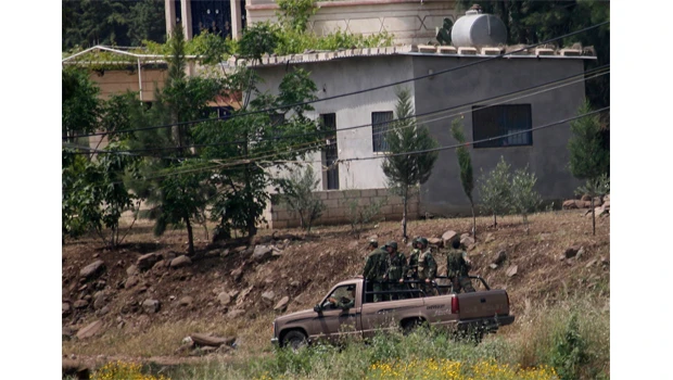 Syrian troops enter border village