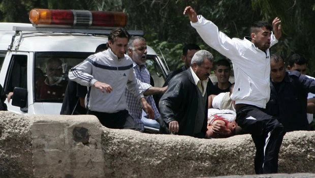Syrians fleeing violence cross to Lebanon