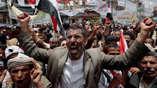 Yemen gunbattles erupt after Saleh refuses exit