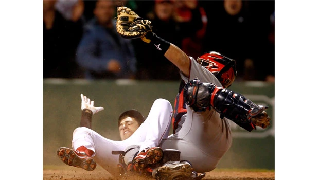Iglesias scores in 11th to lift Red Sox over Twins