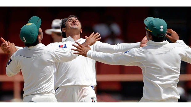 Pakistan recovers after early shocks