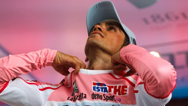 Contador wins time trial, increases Giro lead