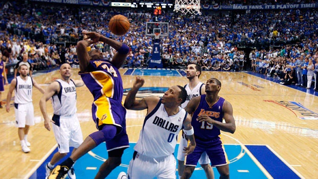 Mavs deliver knockout blow on Lakers