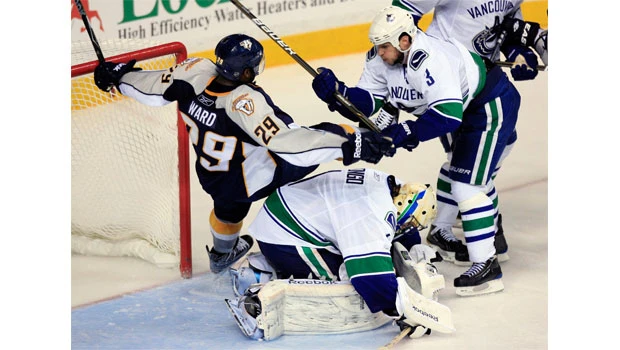 Lightning strike again for commanding 3-0 lead