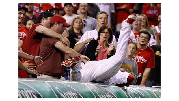 Phillies win in 19 innings, beat Reds 5-4