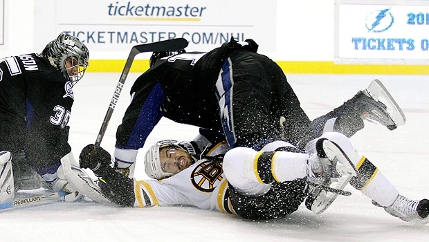 Thomas earns shutout as Bruins blank Lightning 2-0