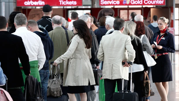 Berlin airports reopen as ash moves on