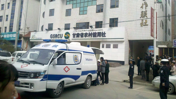 Gasoline bomb at China bank kills, wounds dozens