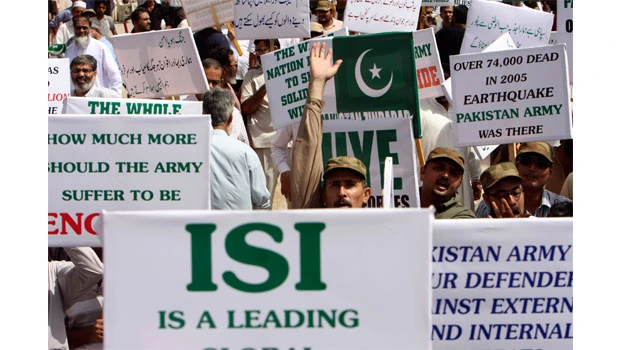 Pakistan threatens to cut US Afghan supply line