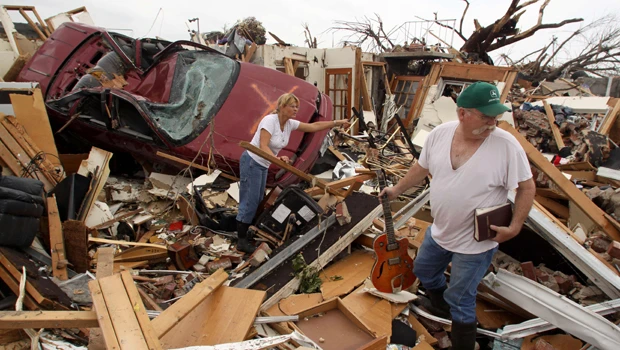 Search teams scour tornado wreckage in Joplin