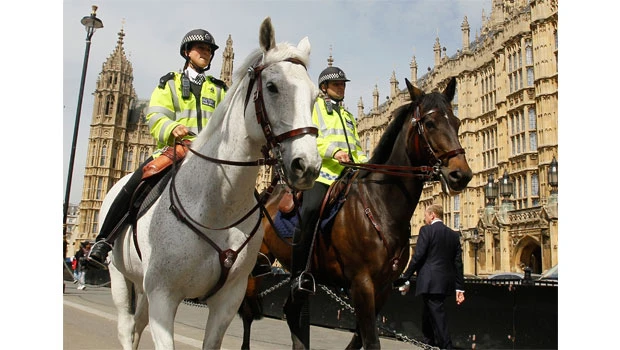 Bomb found in Ireland before British queen's visit