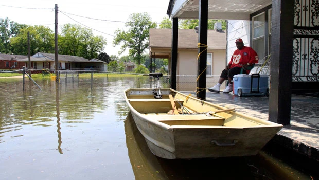 Flooding peaks in Memphis; downstream danger lurks