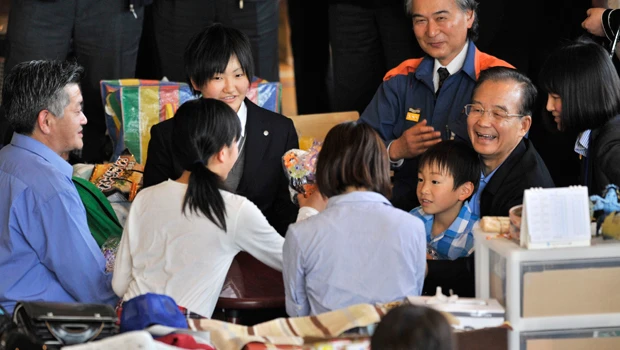 China, SKorea leaders tour devastated Japan region