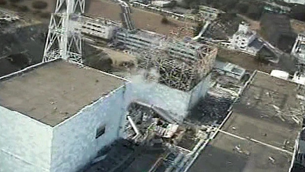 Workers enter Japan nuclear reactor building