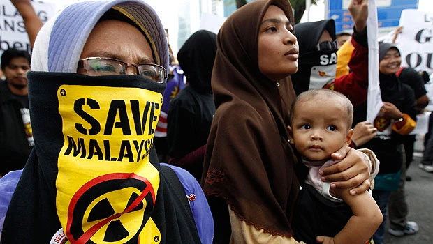 300 Malaysians protest plant on radiation fears